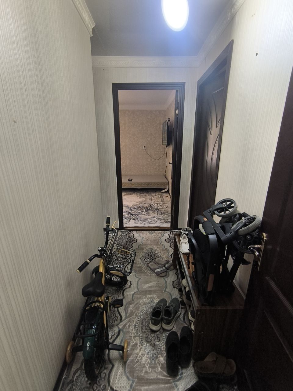 СРОЧНО ПРОДАЕТСЯ Чирчик ш. Навоий кирпичный дом 3х/2/5 80 м²