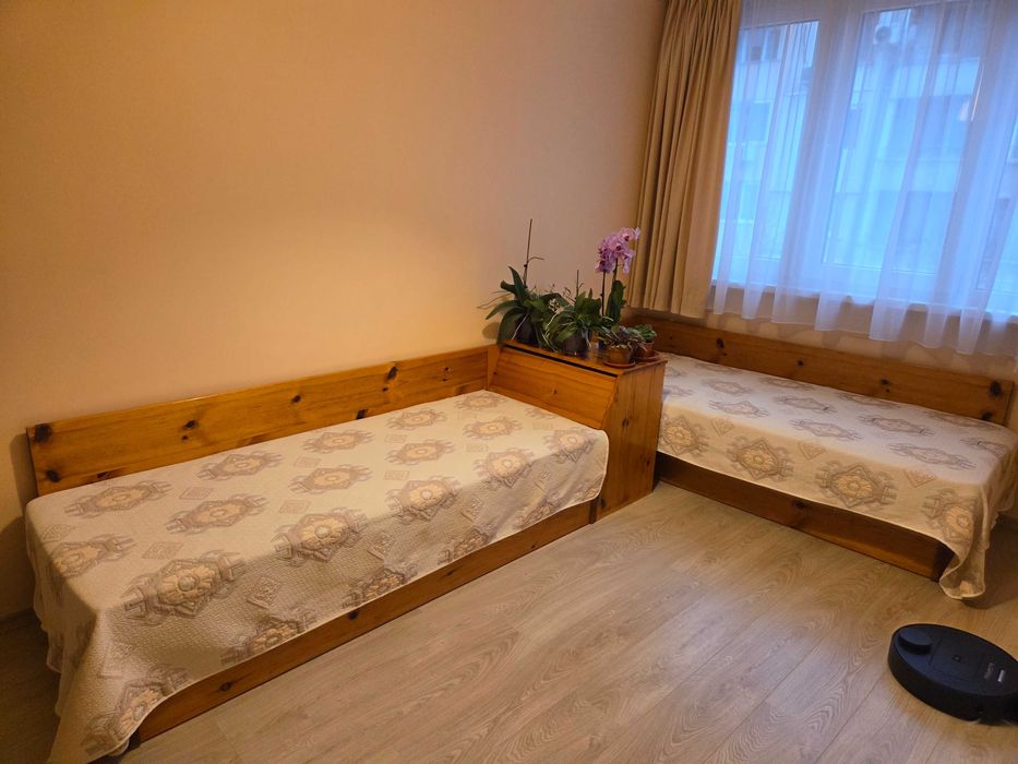 Единични легла с ракла