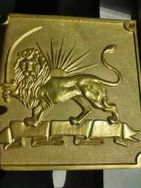 Иранска голяма бронзова персийка плоча, лъв и слънце.
