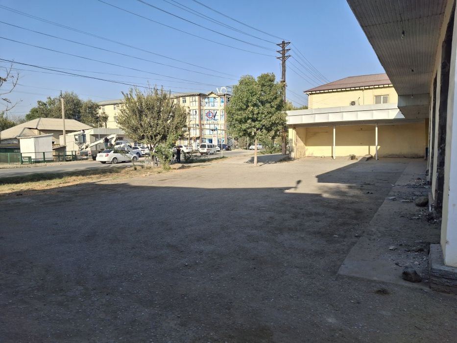 Нотурар Бино сотилади
