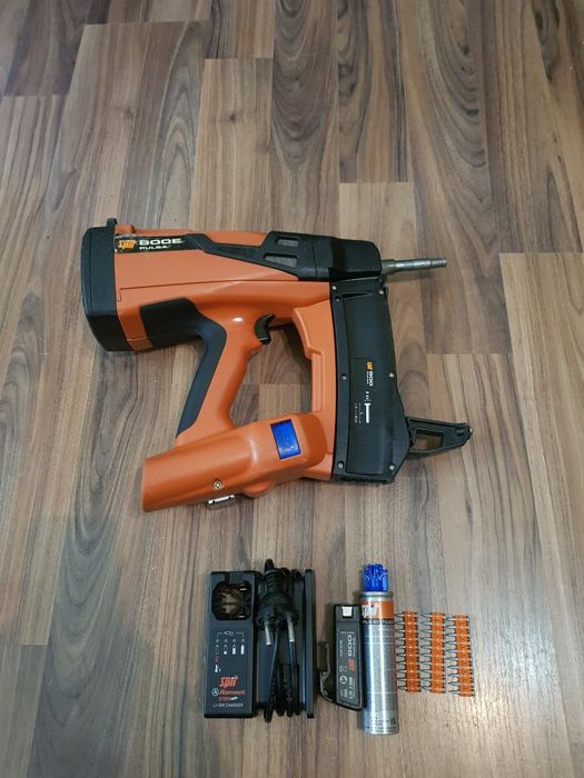 Pistol de bătut cuie în beton Spit Pulsa 800E