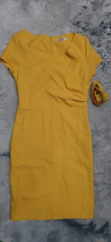 Платье ярко желтое размер 46