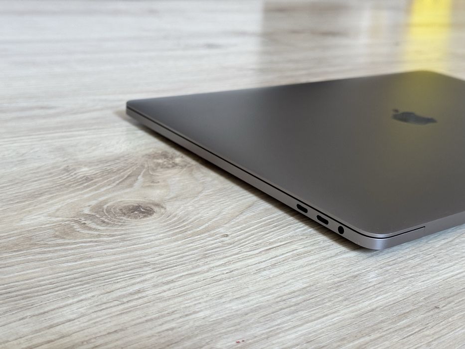 НОВ 15.4’ Core i9/Macbook Pro 15’ 2019/16GB Ram/512GB SSD/Radeon 4GB