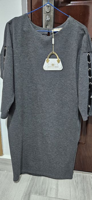 Rochie noua c eticheta