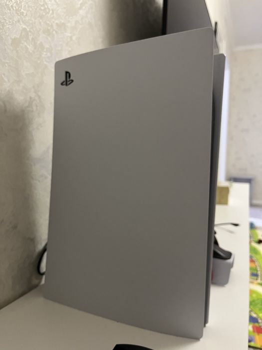Продам Playstation 5 в отличном состоянии с коробкой