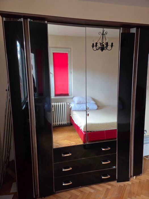 Гардероб Трикрилен Модерен Огледало