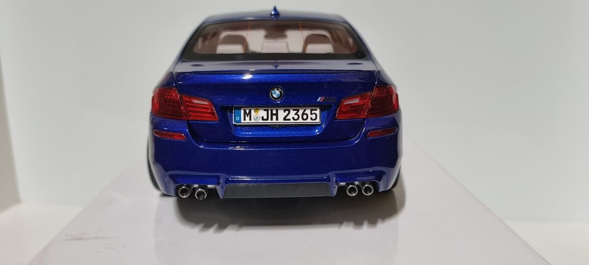 Macheta BMW M5 F10 - Paragon scara 1:18