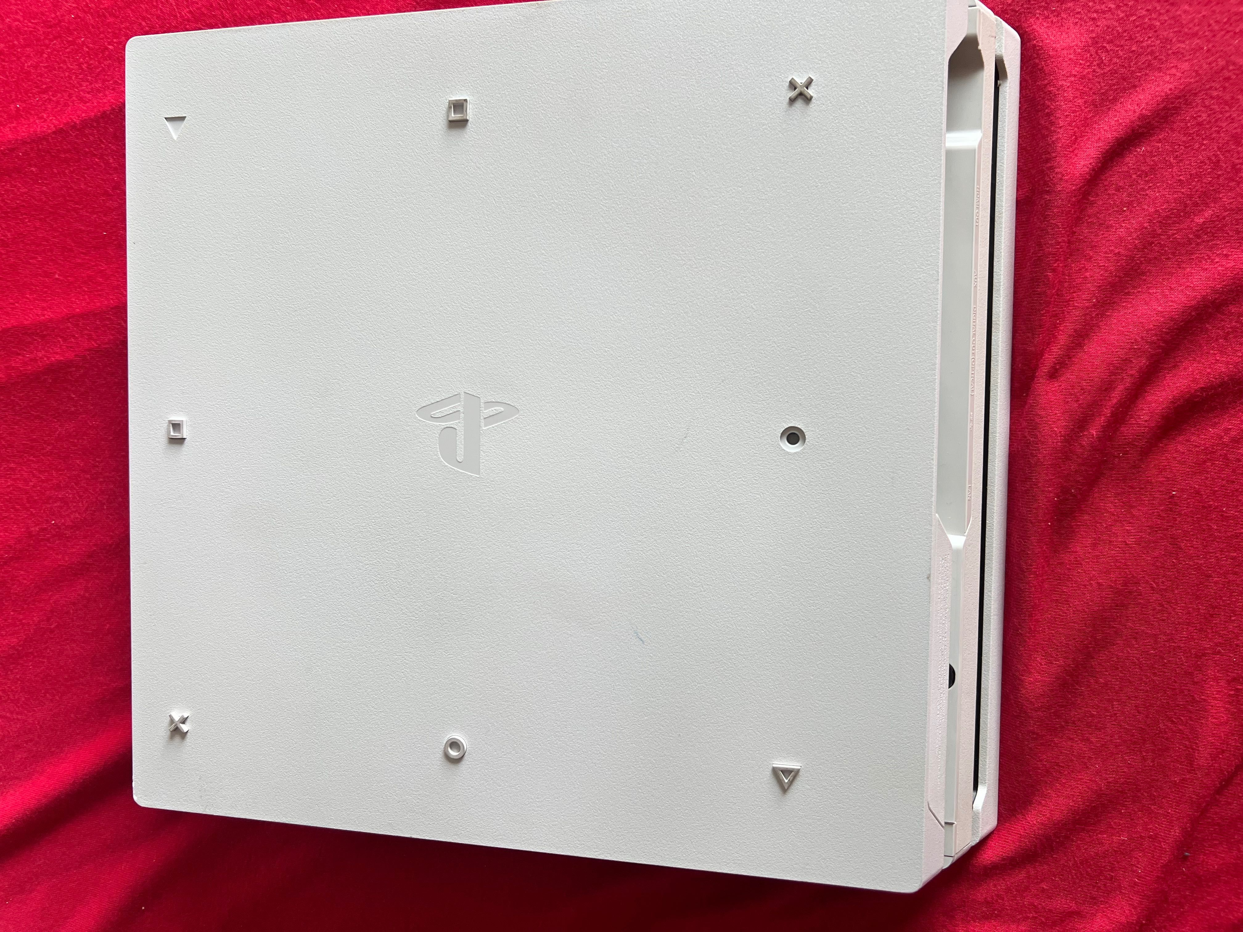 PS4 PRO 1 TB употребяван