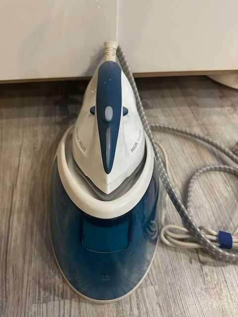 Парогенератор Philips FastCare Compact GC6709 с дъска за гладене