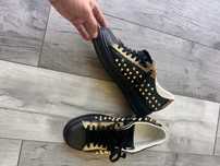 Vand pantofi sport in conditii foarte bune .