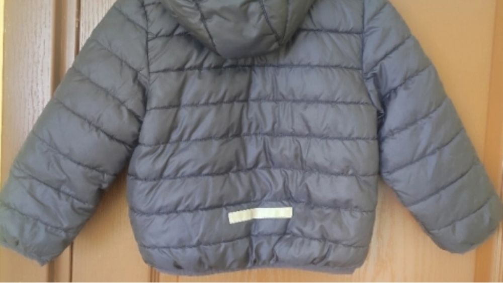 Преходни якета размери 98 и 104 см.