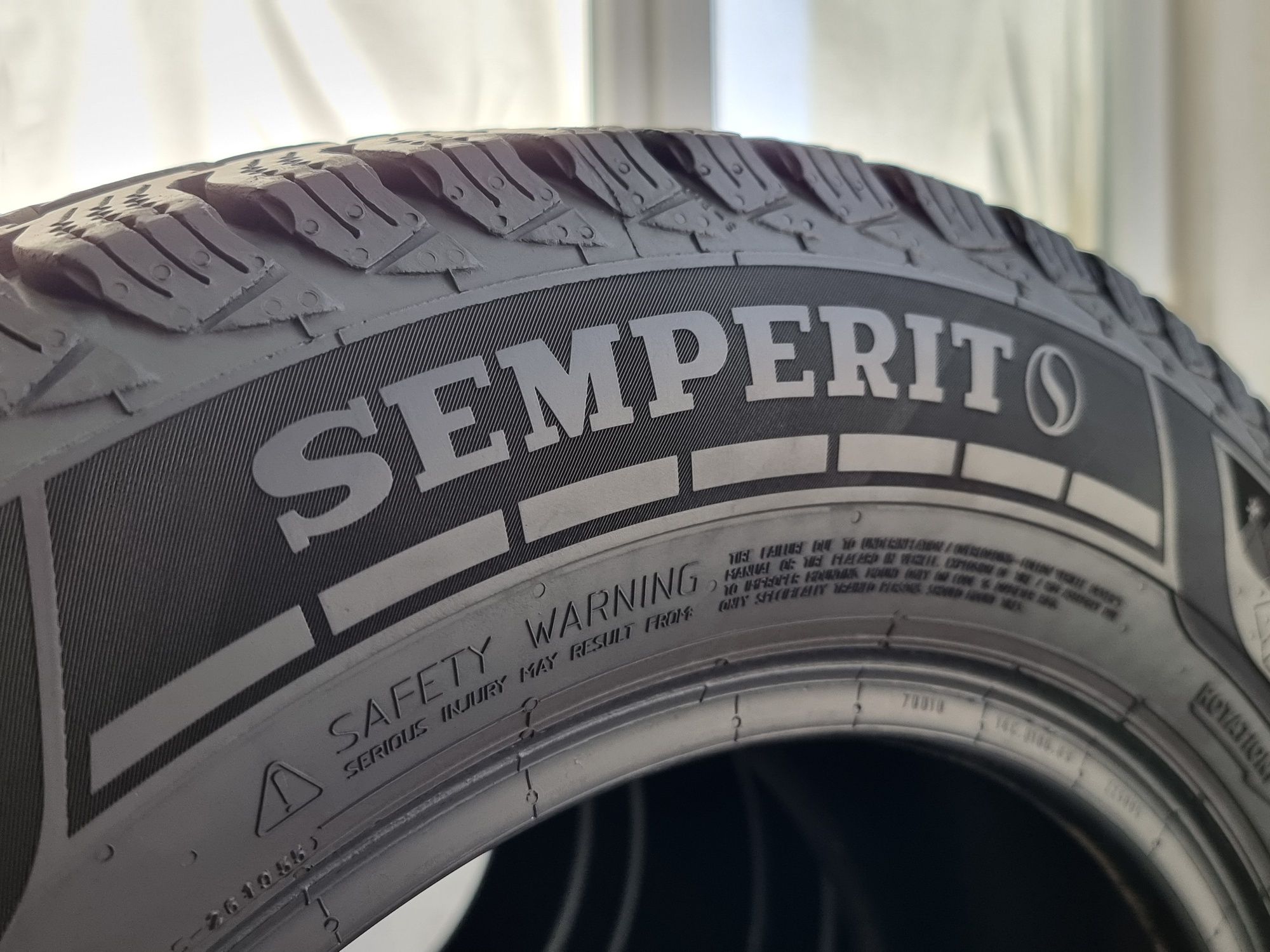 "Dot 22" 205/65/16 C Semperit 4Броя: 440лв 8мм