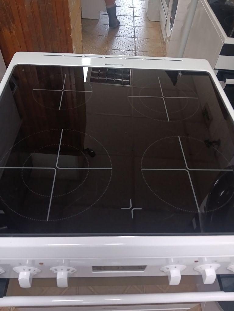 Свободно стояща печка с керамичен плот Gorenje  24 месеца гаранция!