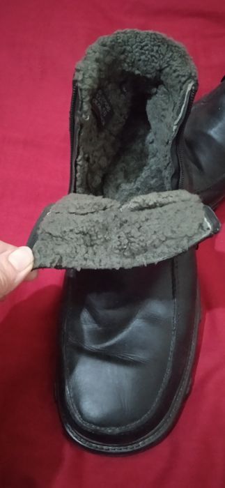 Сапожки мужские тёплые с двумя замочками по бокам 
Тарелки фарфоровы