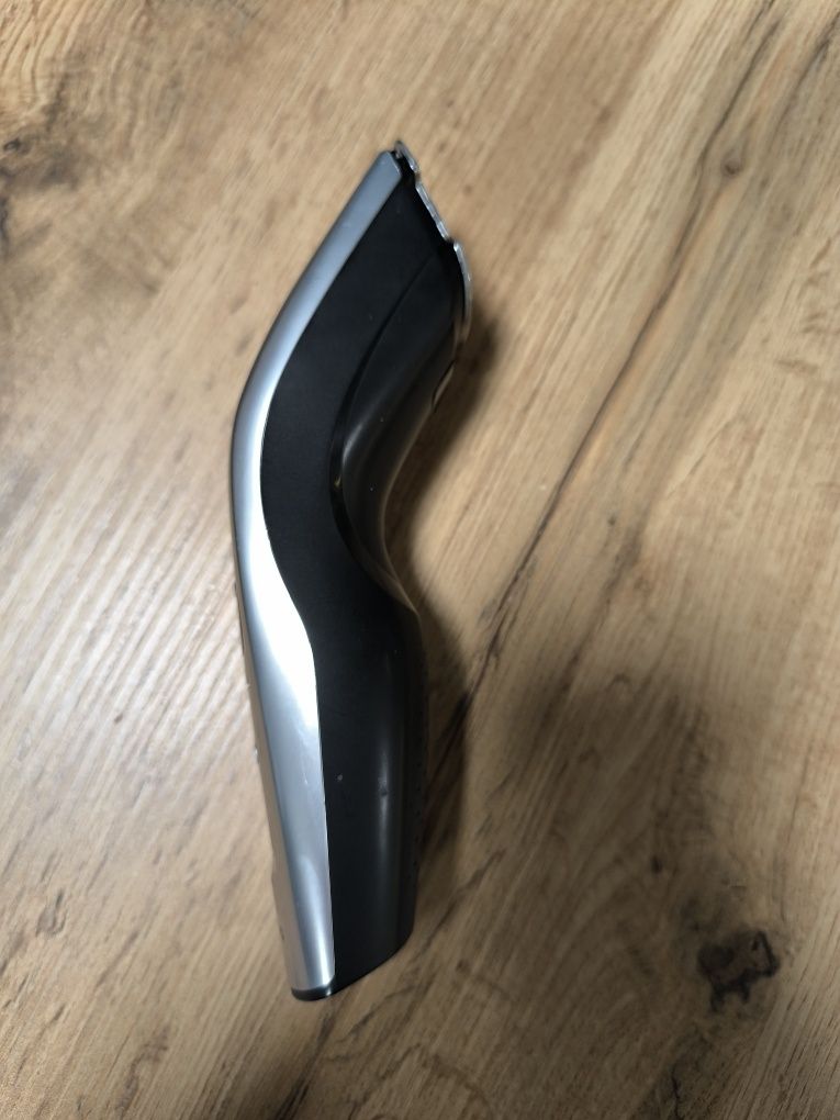 Продавам машинка за подстригване Philips HC7460