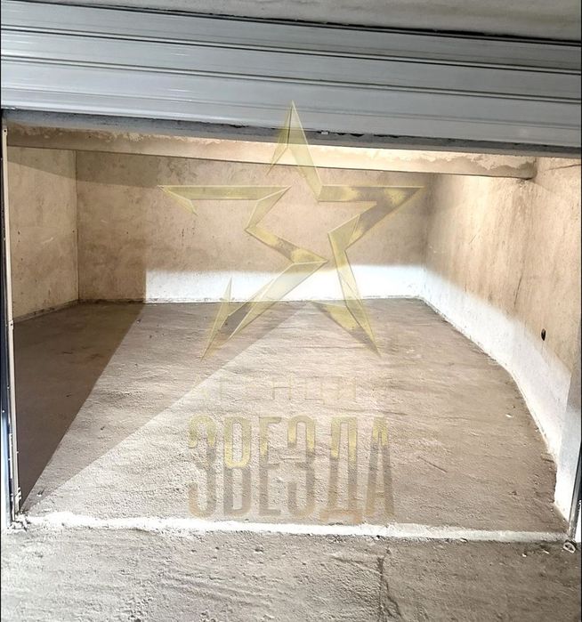 Гараж до пешеходния мост