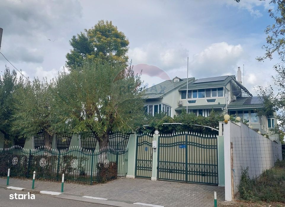 Casă / Vilă cu 10 camere de vânzare în zona Central