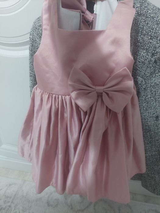 Продам недорого платье  на девочку