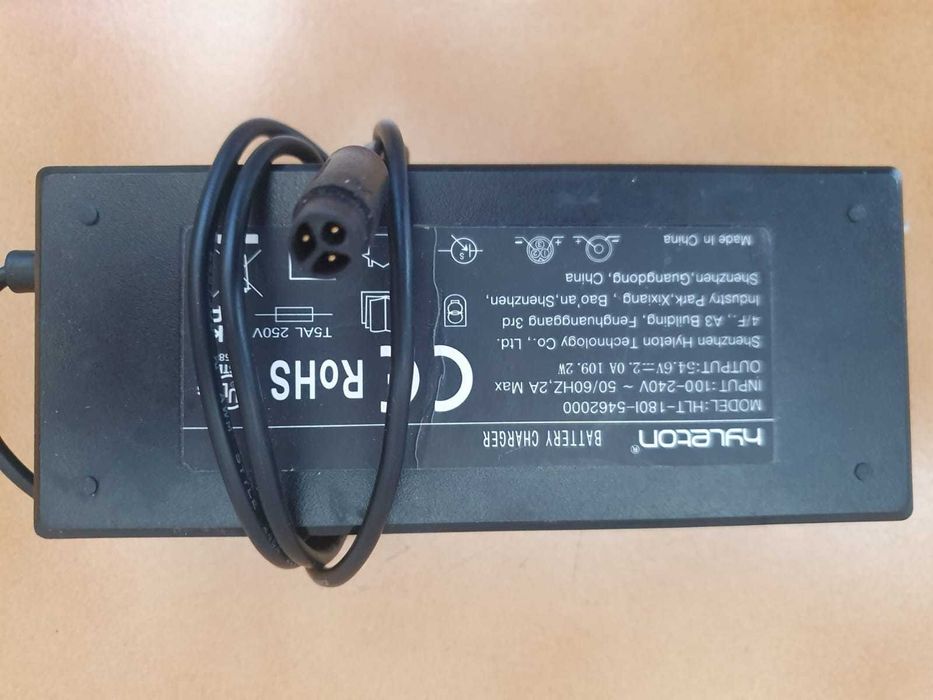 Incarcator baterii Li-ion 42 si 29V pentru biciclete, trotinete etc.