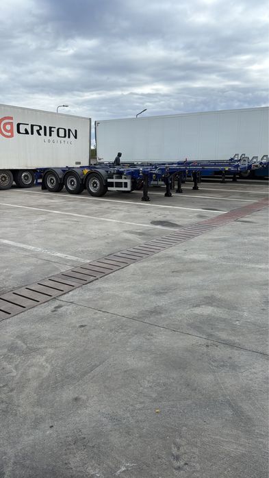 Inchiriez semiremorca transport containere