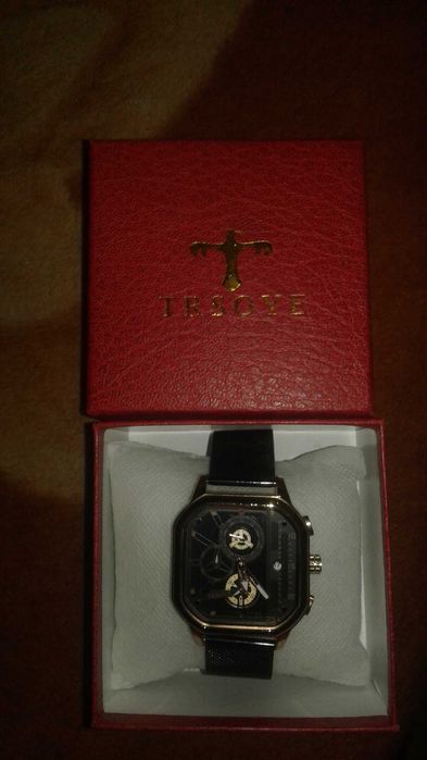 Продам      часы