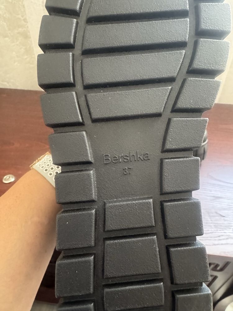 Ботинки женские Bershka
