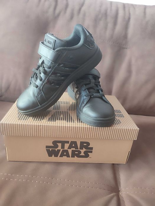 ADIDAS Star Wars номер 33  1/2, цена 50 лв.