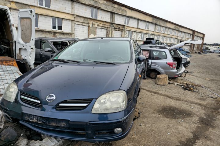 Braț stânga față 1.8 benzina qg18 Nissan Almera Tino V10 [2000 -