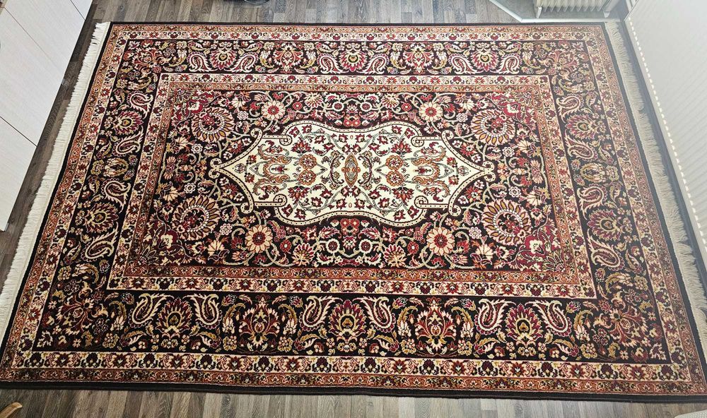 Персийски килим .