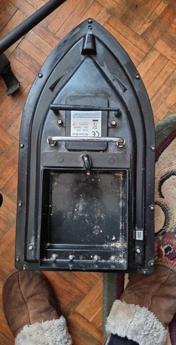 Bete de pescuit si barcuta de momit