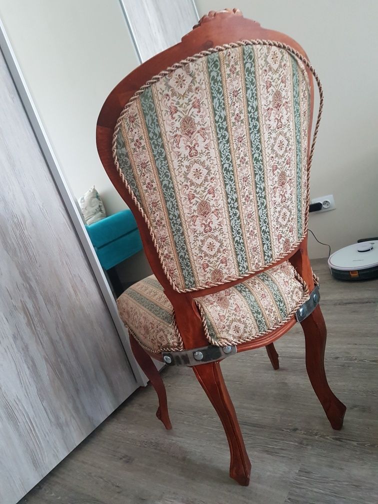 Старинно кресло от орех