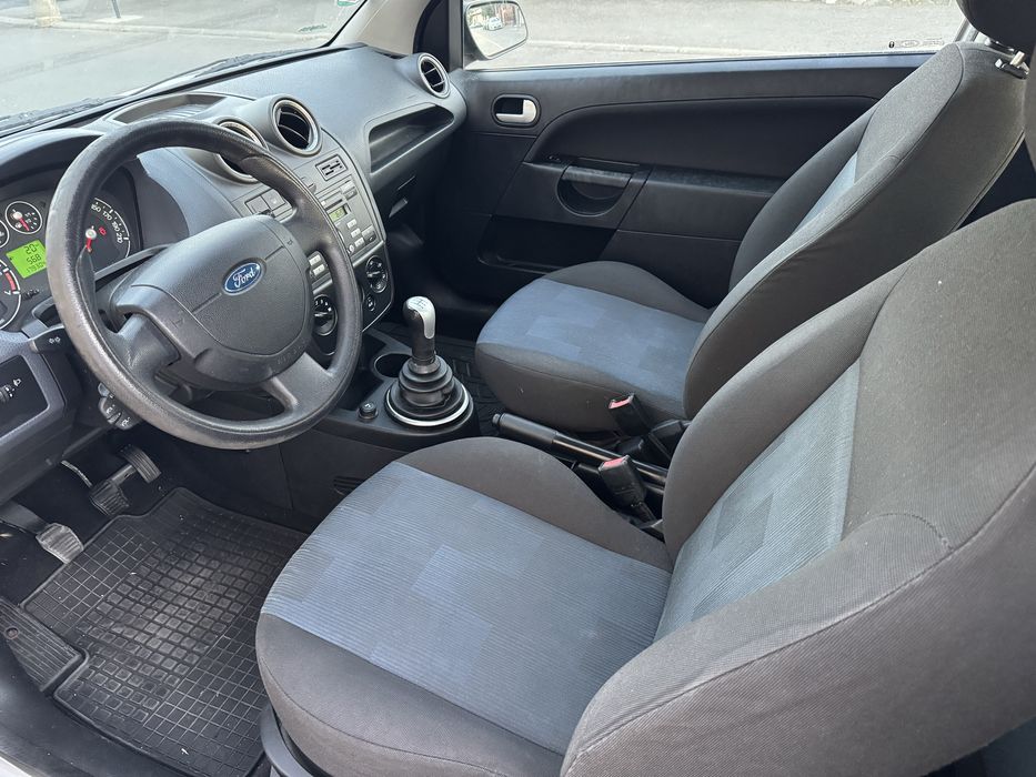 Ford Fiesta 1.4 benzina, aer conditionat