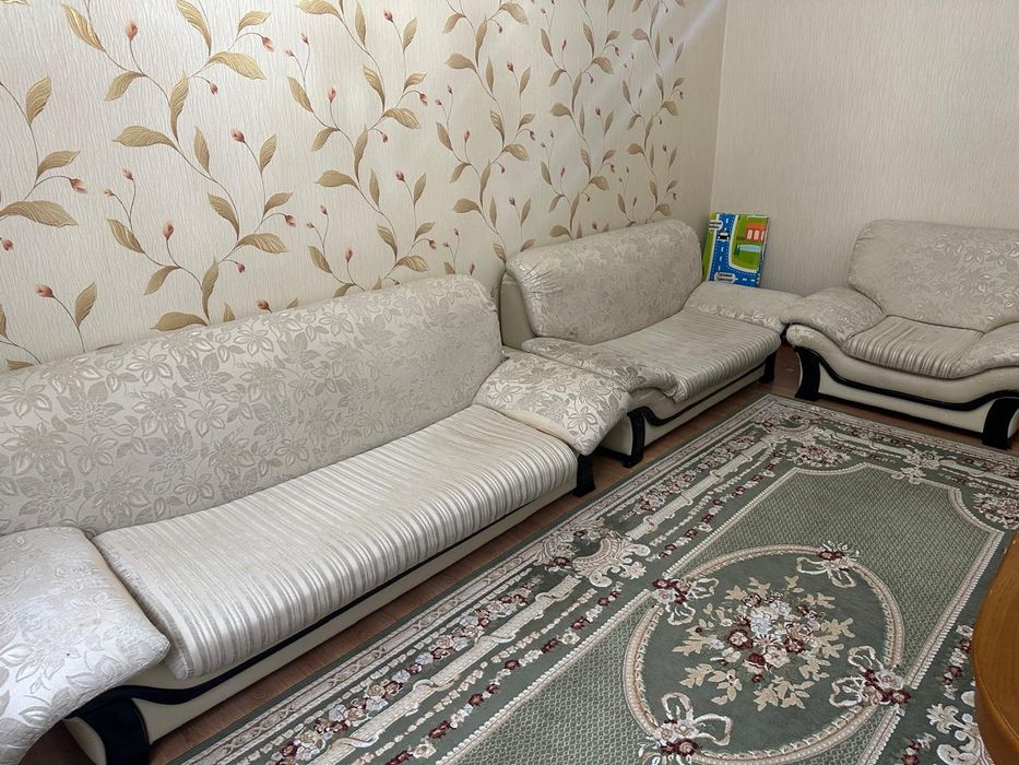 Диван для гостиной б/у