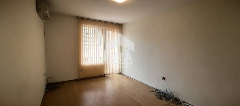 Дава се под наем Тристаен апартамент в Варна, Базар Левски - 120 кв.м за 650 € - Снимка #5