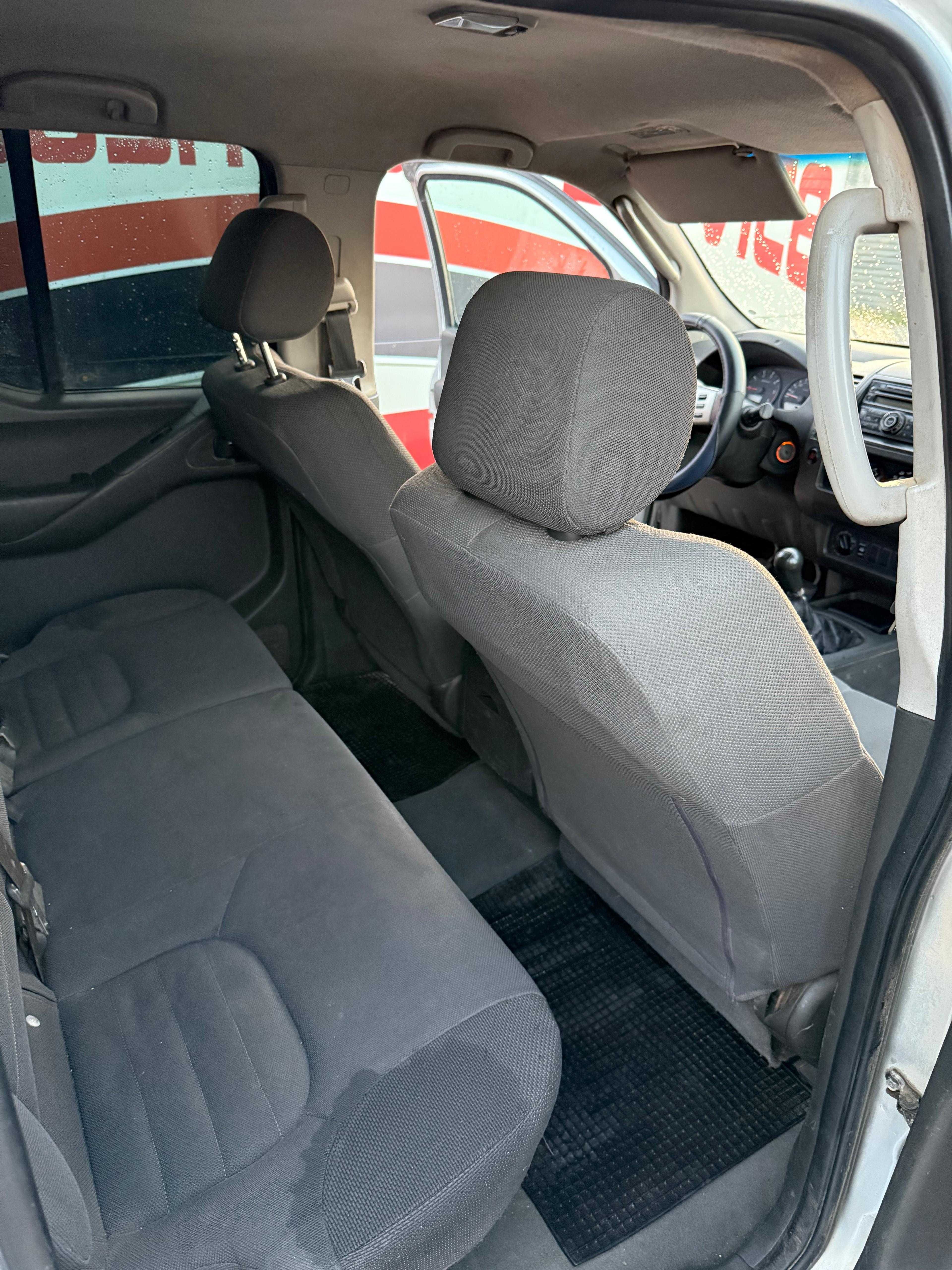 Vând nissan navara