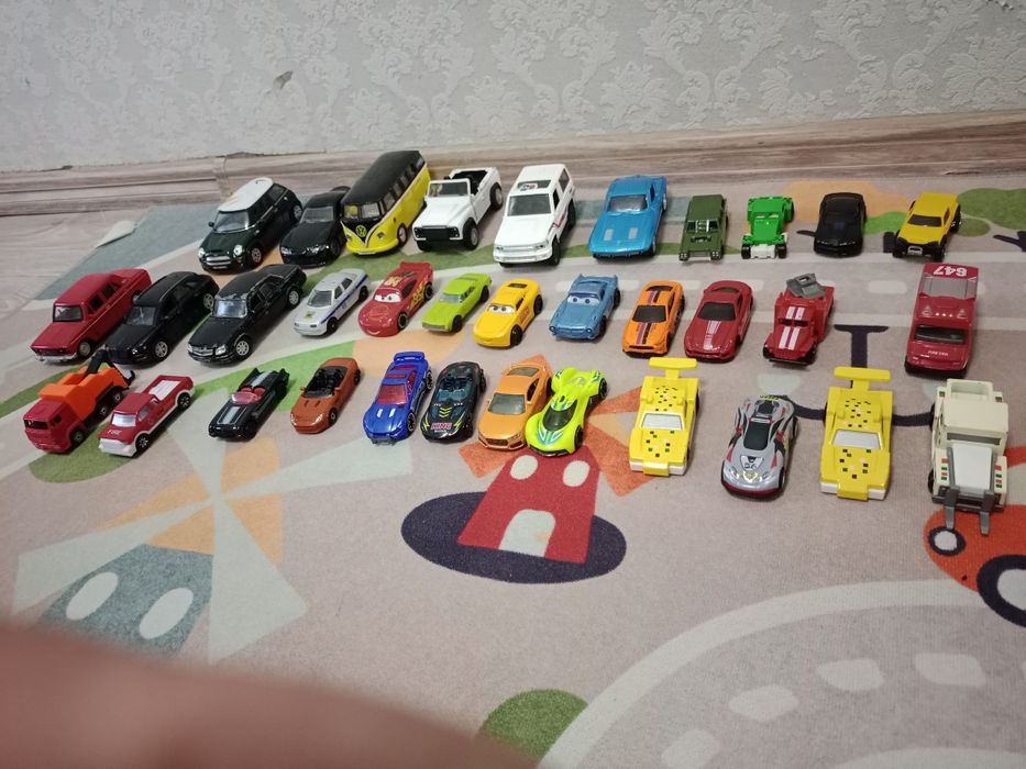 Продам машинки игрушки