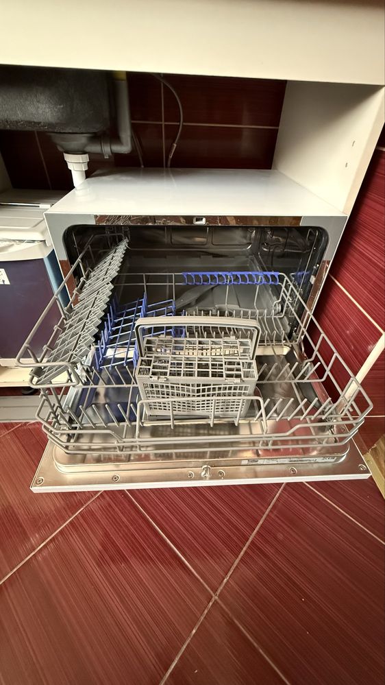 Masina de spalat vase compacta Beko