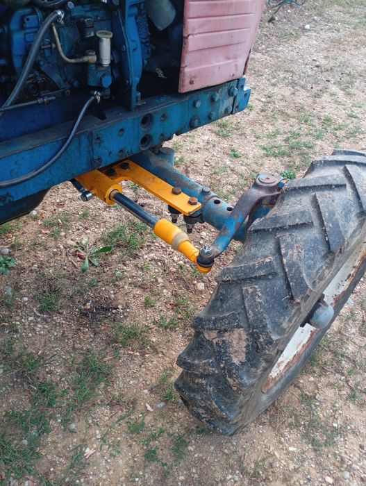 Vând tractor U650 +utilaje