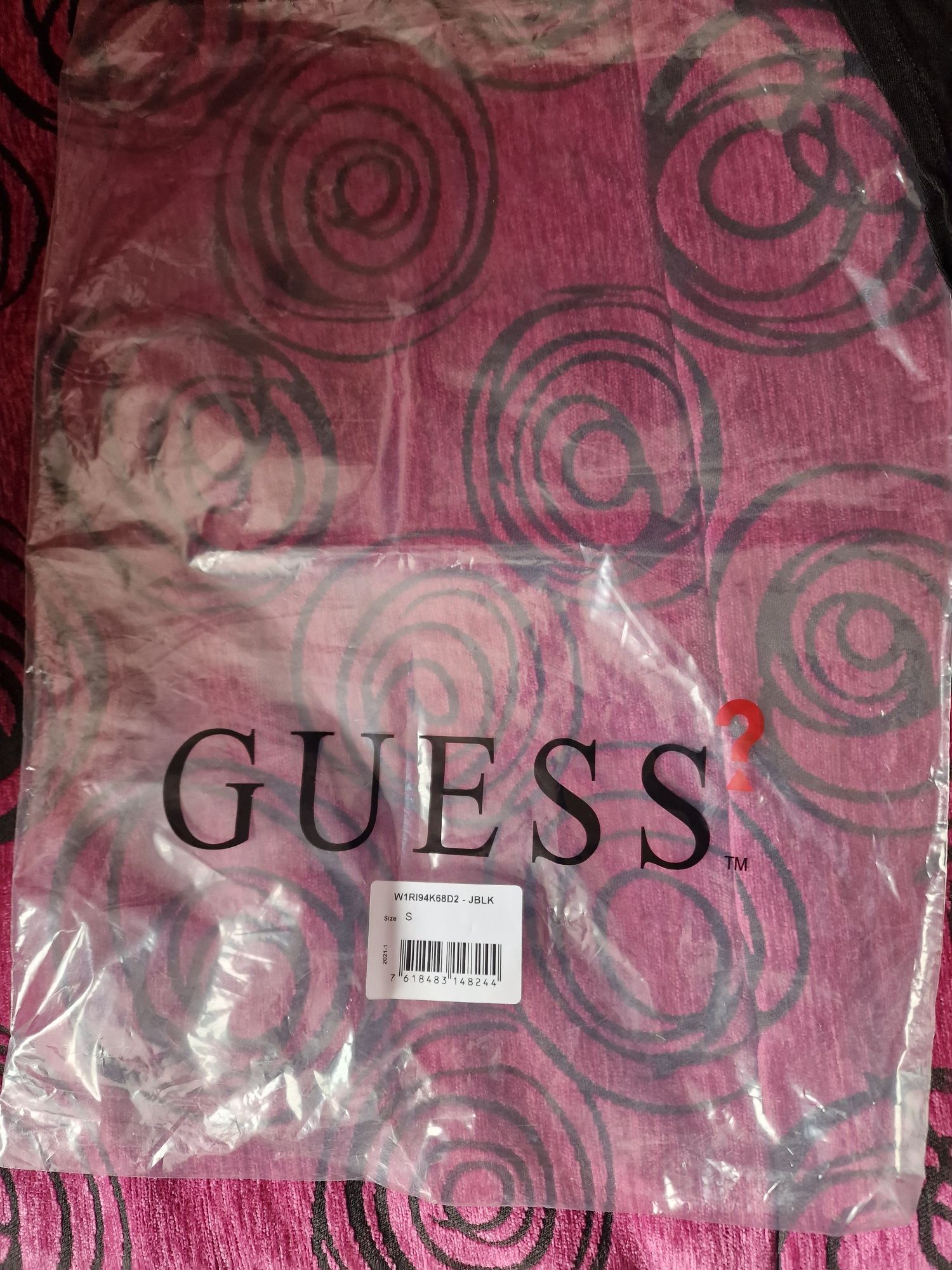 Чисто нова и оригинална тениска Guess