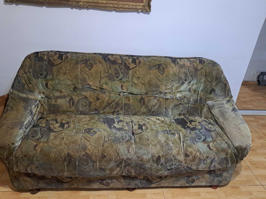 Mobilier gratuit – canapele, fotolii și șifonier (Constanța, zona Far)