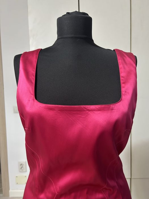 Rochie fucsia, D&G ,putin strech, stare foarte buna.