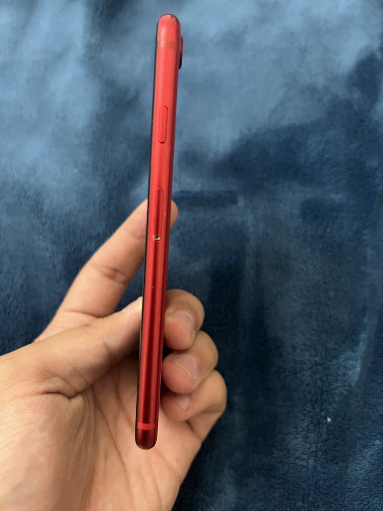 iPhone SE 2020 в хорошем состоянии