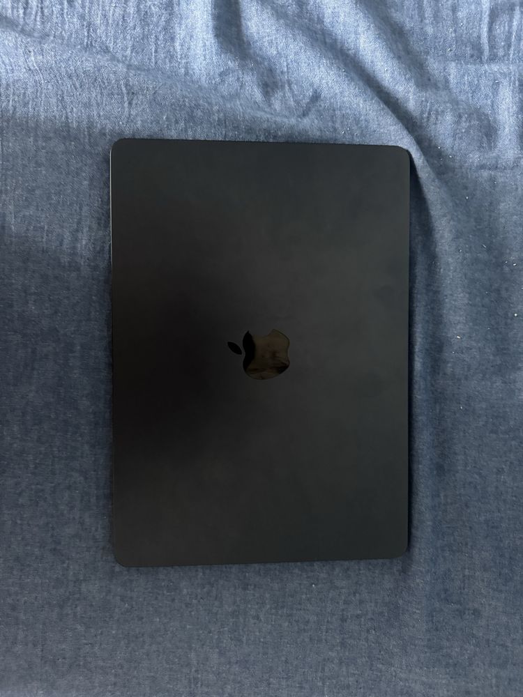 Apple MacBook M2