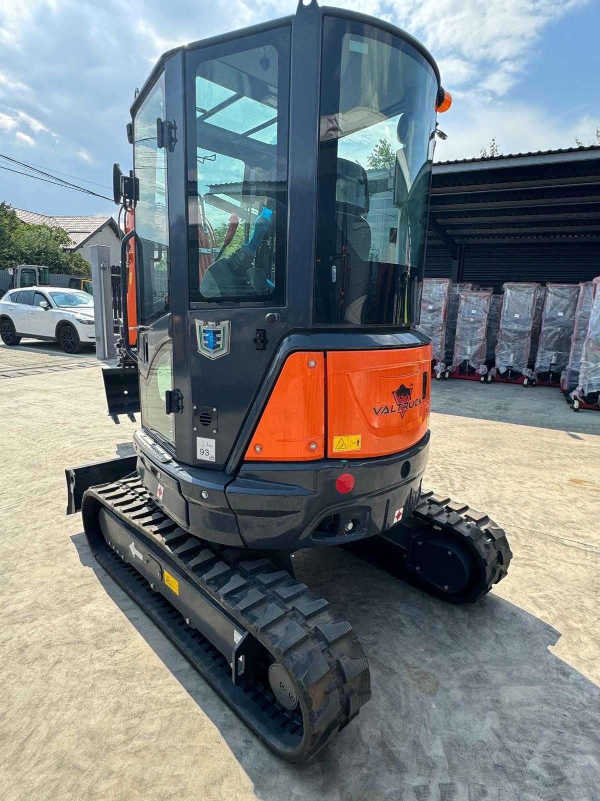 Mini excavator Valtruck 2,7t NOU Premium Motor YANAMR GARANTIE 3 ANI