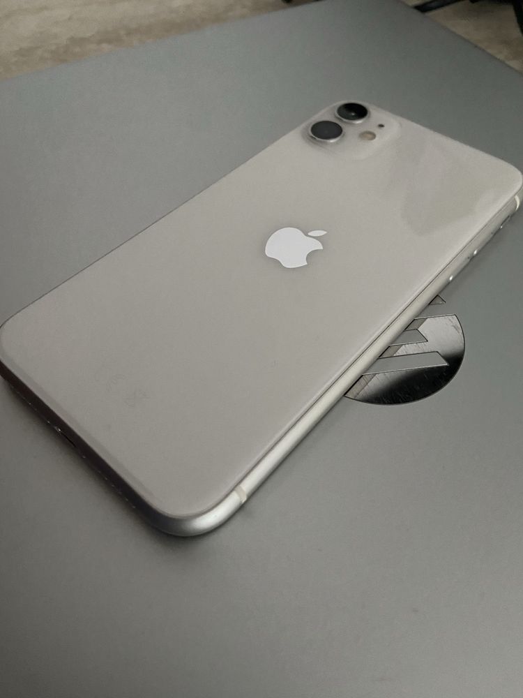 Iphone 11 за части или може да се ползва така