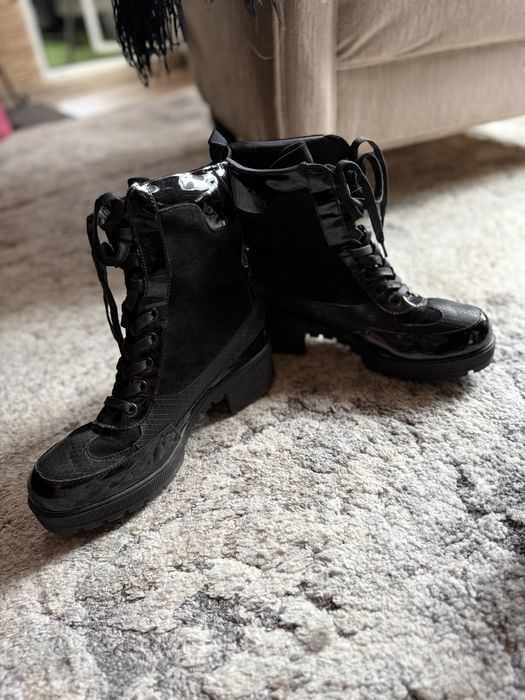 Боти с връзки 40