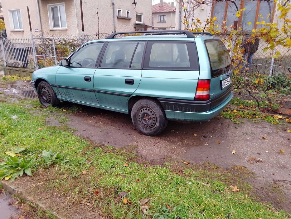 Продавам лек автомобил "OPEL ASTRA".
