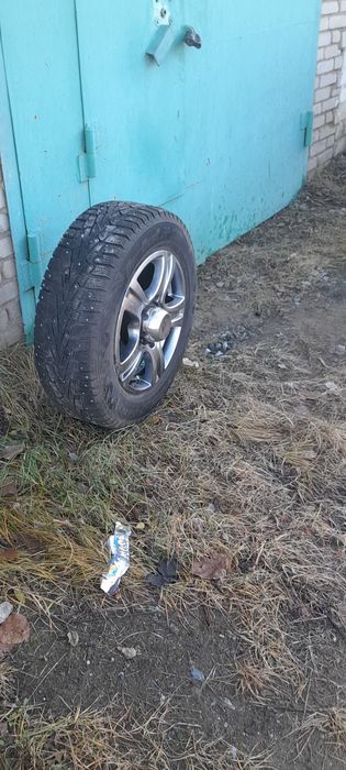 Продам зимние шины на дисках на ниву