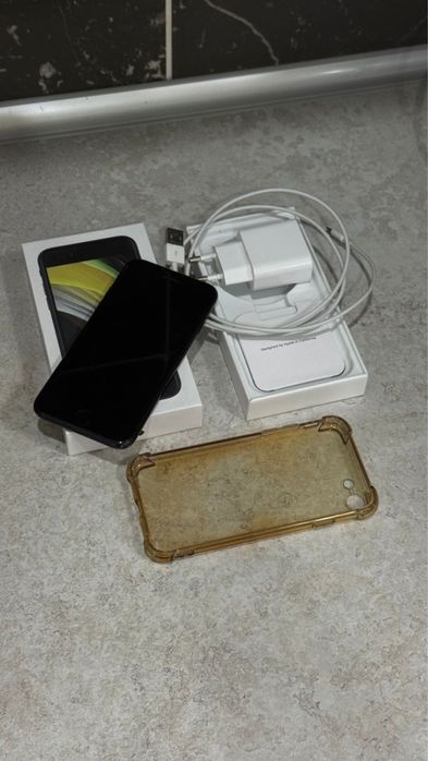 iPhone SE 2020 в отличном состоянии