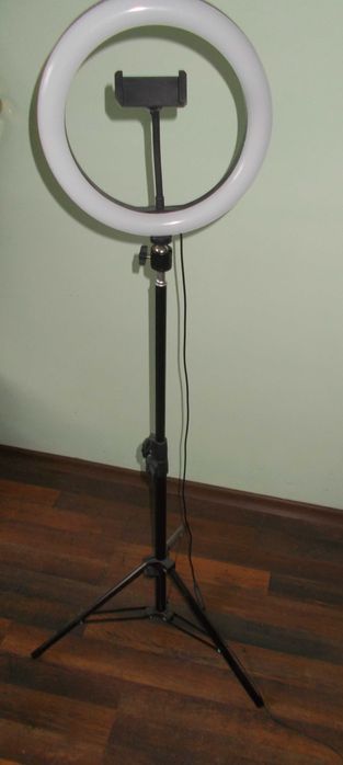 LED лампа със стойка